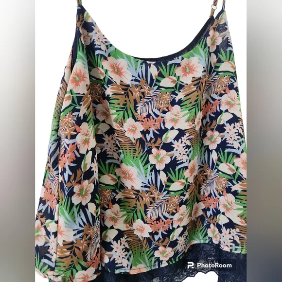 Spring Top 🌺 - Picture 2 of 6